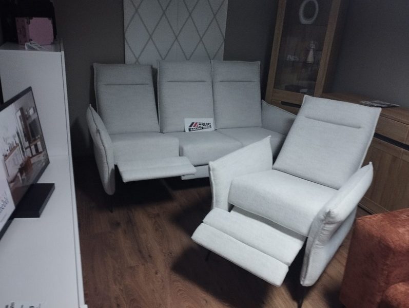 XAVI ZESTAW SOFA I FOTEL Z RELAKSEM | DOSTĘPNY OD RĘKI XAVI ZESTAW SOFA I FOTEL Z RELAKSEM | DOSTĘPNY OD RĘKI